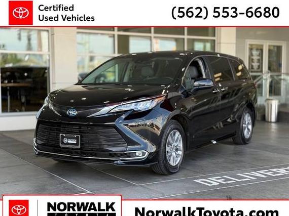 TOYOTA SIENNA 2024 5TDYRKECXRS197700 image