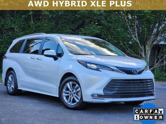 TOYOTA SIENNA 2024 5TDJSKFC4RS121409 image