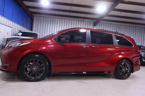 TOYOTA SIENNA 2024 5TDXRKEC6RS217730 image