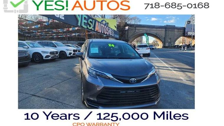 TOYOTA SIENNA 2024 5TDKRKEC0RS213134 image