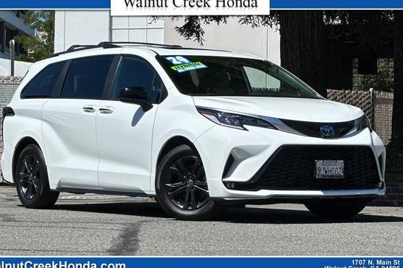 TOYOTA SIENNA 2024 5TDDSKFC9RS113951 image