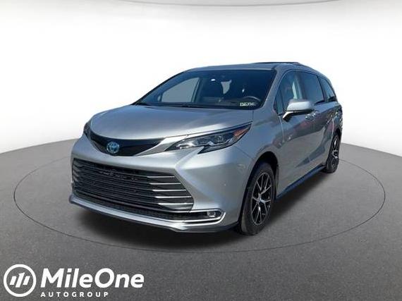 TOYOTA SIENNA 2024 5TDESKFC8RS154253 image