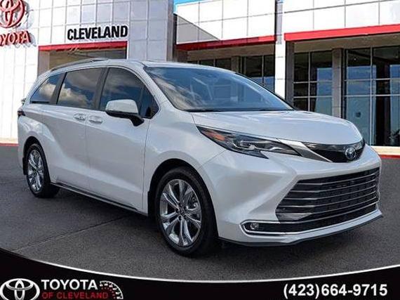 TOYOTA SIENNA 2024 5TDERKEC1RS187107 image