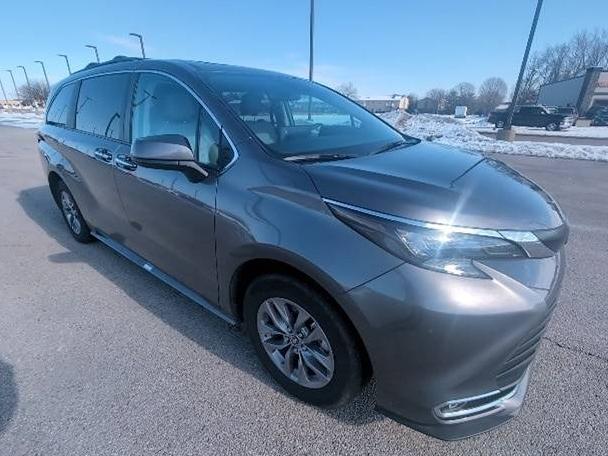 TOYOTA SIENNA 2024 5TDJRKECXRS199559 image