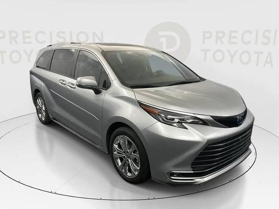 TOYOTA SIENNA 2024 5TDERKEC6RS193419 image