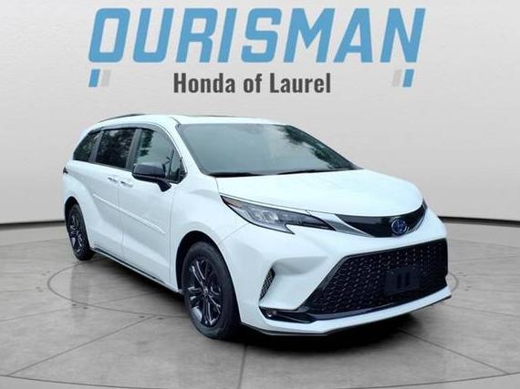 TOYOTA SIENNA 2024 5TDDSKFC7RS128500 image