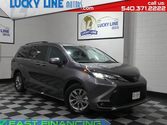 TOYOTA SIENNA 2024 5TDYRKECXRS208078 image