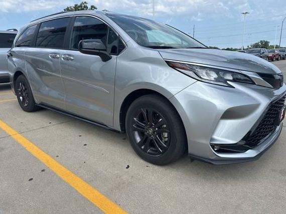 TOYOTA SIENNA 2024 5TDDSKFC0RS138043 image