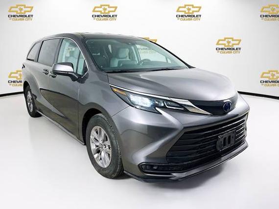 TOYOTA SIENNA 2024 5TDKSKFCXRS127722 image