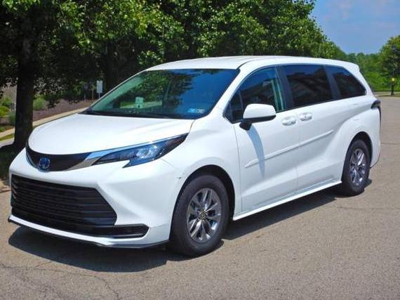 TOYOTA SIENNA 2024 5TDKSKFC9RS117814 image