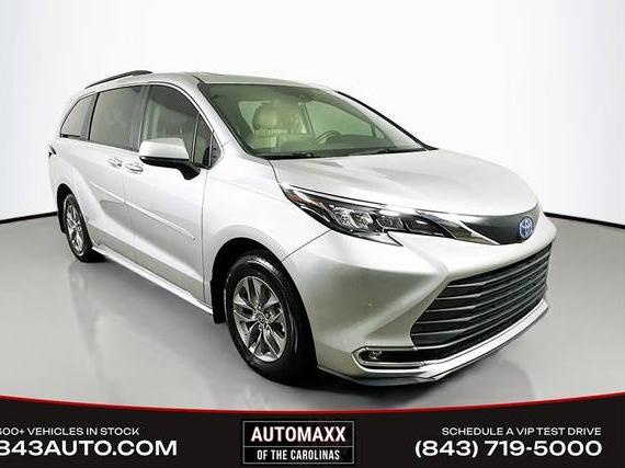 TOYOTA SIENNA 2024 5TDYRKEC1RS195818 image