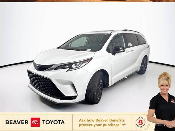 TOYOTA SIENNA 2024 5TDCRKEC2RS212569 image