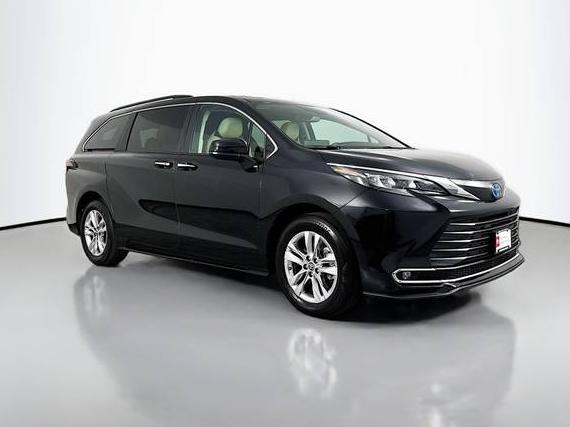 TOYOTA SIENNA 2024 5TDJSKFC7RS145655 image