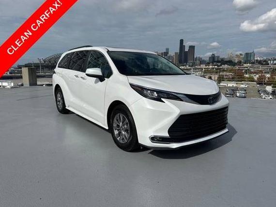 TOYOTA SIENNA 2024 5TDYRKEC8RS188204 image