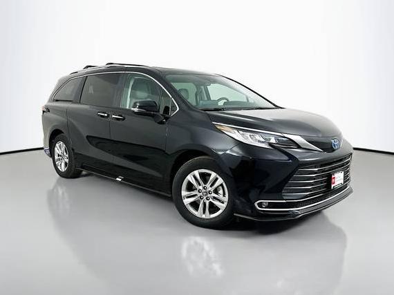 TOYOTA SIENNA 2024 5TDZSKFC4RS118092 image