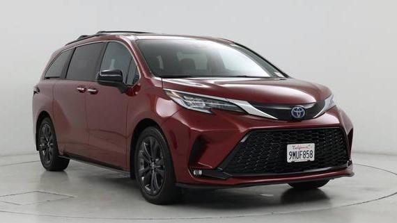 TOYOTA SIENNA 2024 5TDDRKEC0RS209111 image