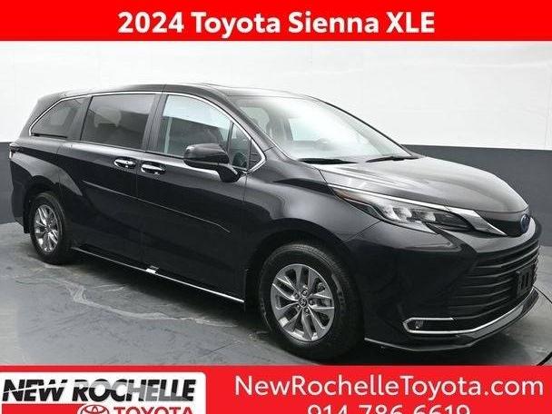 TOYOTA SIENNA 2024 5TDYSKFC1RS146637 image