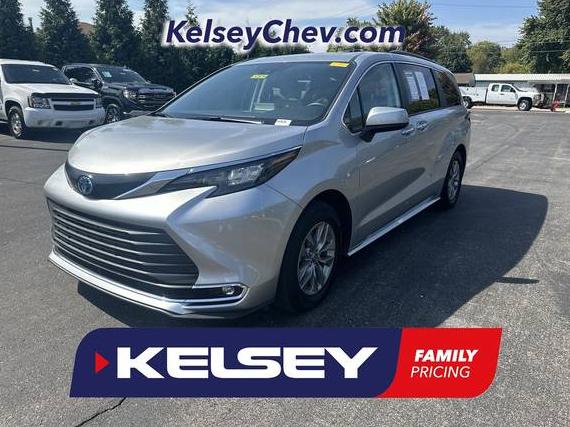 TOYOTA SIENNA 2024 5TDYRKEC8RS194181 image