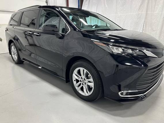 TOYOTA SIENNA 2024 5TDJSKFC8RS146569 image