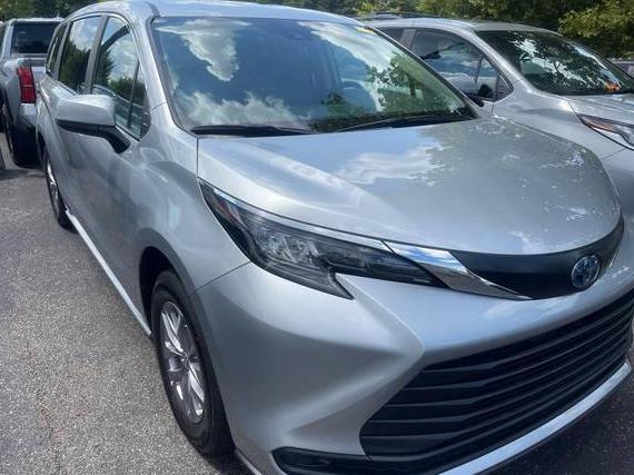 TOYOTA SIENNA 2024 5TDKSKFC0RS151141 image