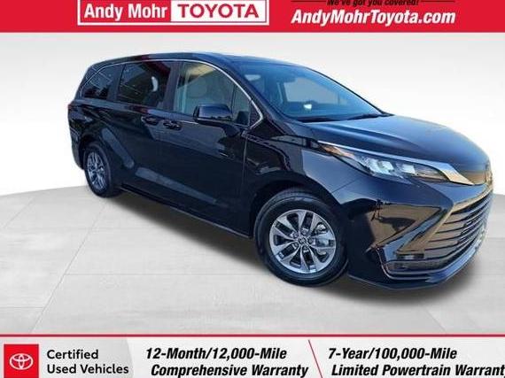 TOYOTA SIENNA 2024 5TDKRKEC4RS195351 image