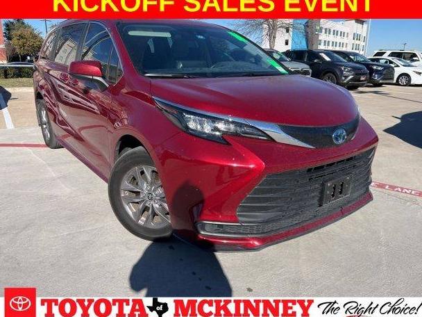 TOYOTA SIENNA 2024 5TDKRKECXRS205493 image