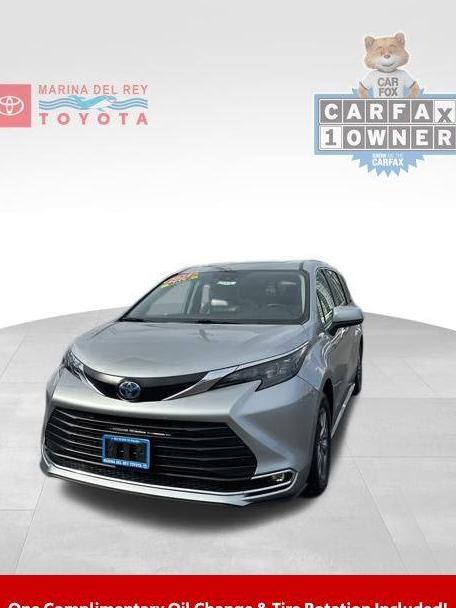 TOYOTA SIENNA 2024 5TDYRKEC2RS190286 image