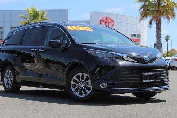 TOYOTA SIENNA 2024 5TDYRKEC1RS205683 image