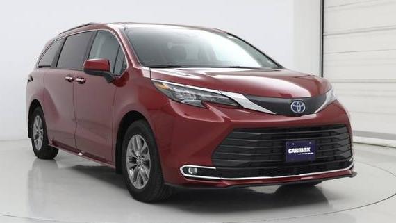 TOYOTA SIENNA 2024 5TDJRKEC9RS210776 image