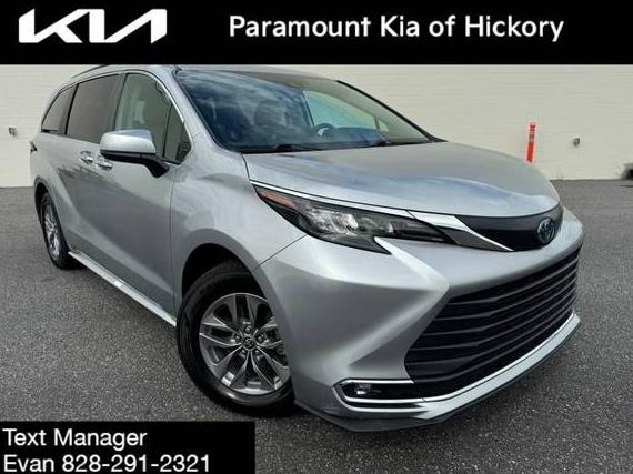 TOYOTA SIENNA 2024 5TDYRKEC9RS194982 image