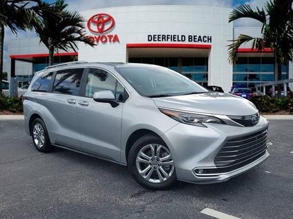 TOYOTA SIENNA 2024 5TDESKFC4RS125591 image