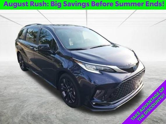 TOYOTA SIENNA 2024 5TDXRKEC8RS199098 image