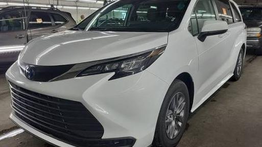 TOYOTA SIENNA 2024 5TDKRKEC3RS192604 image