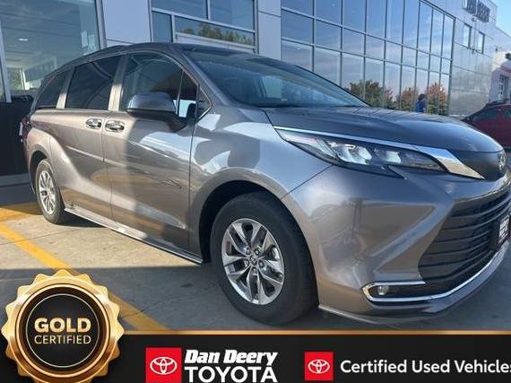 TOYOTA SIENNA 2024 5TDJRKEC7RS212459 image