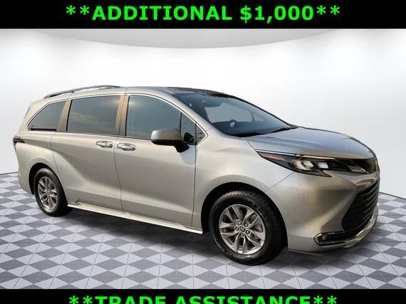TOYOTA SIENNA 2024 5TDYRKEC1RS183927 image