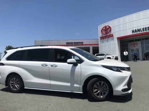 TOYOTA SIENNA 2024 5TDJRKEC8RS182176 image