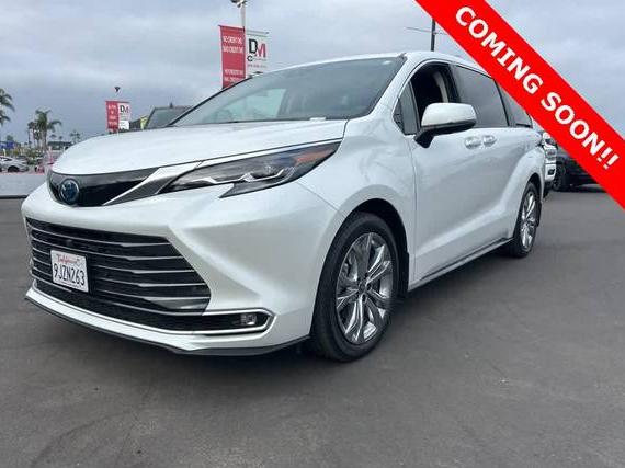 TOYOTA SIENNA 2024 5TDERKEC1RS183588 image
