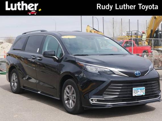 TOYOTA SIENNA 2024 5TDJSKFC0RS146226 image
