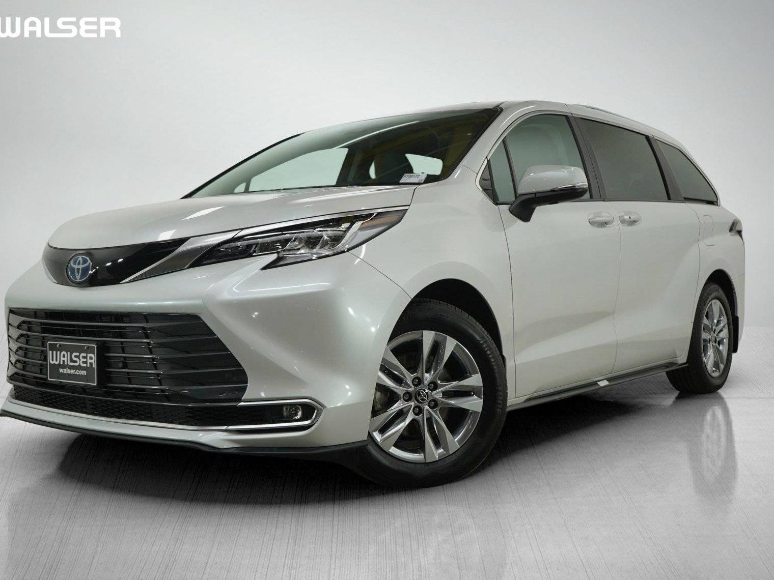 TOYOTA SIENNA 2024 5TDZSKFC0RS137061 image