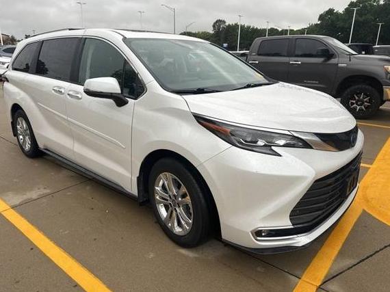 TOYOTA SIENNA 2024 5TDESKFCXRS113154 image
