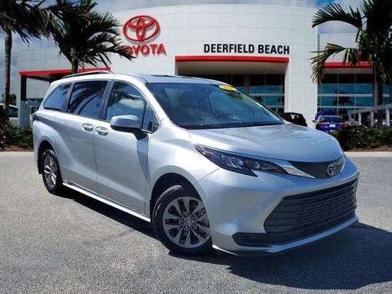 TOYOTA SIENNA 2024 5TDBRKEC3RS203004 image