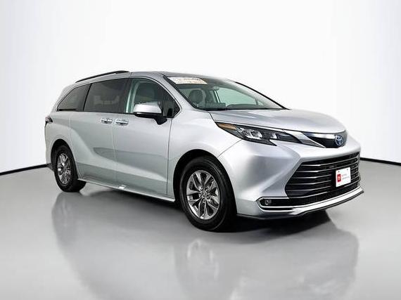 TOYOTA SIENNA 2024 5TDYRKEC5RS200664 image