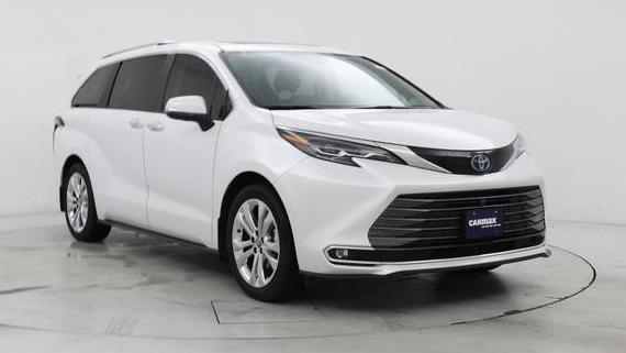 TOYOTA SIENNA 2024 5TDERKEC8RS218028 image
