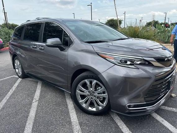 TOYOTA SIENNA 2024 5TDERKEC3RS209981 image