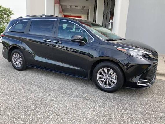 TOYOTA SIENNA 2024 5TDYRKEC0RS219316 image