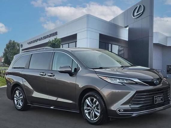 TOYOTA SIENNA 2024 5TDZSKFC0RS122365 image