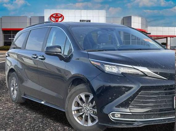 TOYOTA SIENNA 2024 5TDYRKEC3RS186229 image