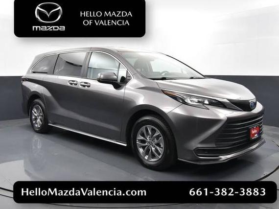 TOYOTA SIENNA 2024 5TDKRKEC9RS190548 image