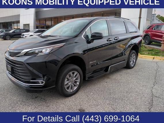 TOYOTA SIENNA 2024 5TDJRKEC7RS206421 image