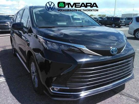 TOYOTA SIENNA 2024 5TDYRKECXRS205844 image